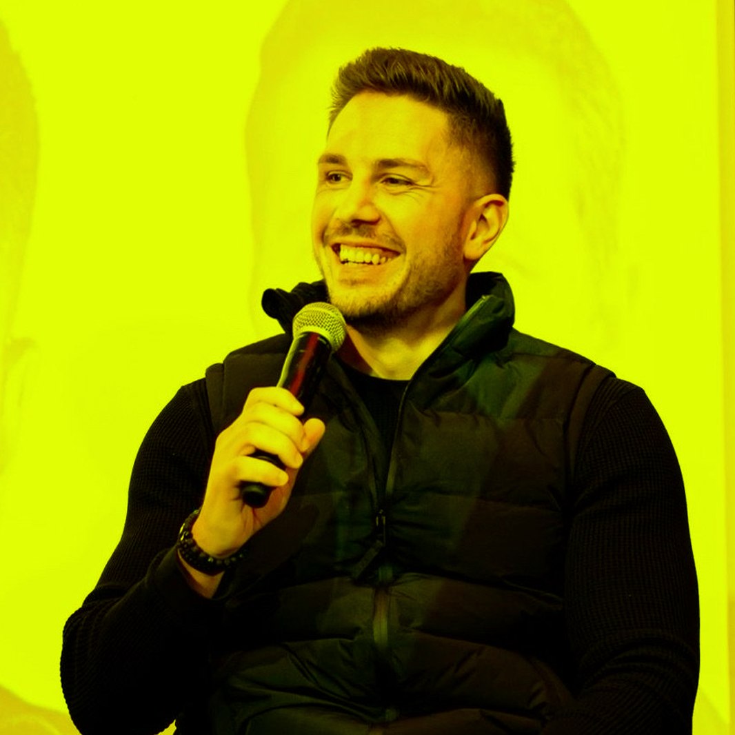 Jandre de Beer speaking on stage